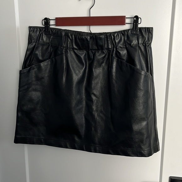 Large Wild Fable Leather Skirt with Pockets - Picture 3 of 8